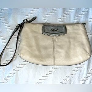 EUC Coach Cream Pebbled Leather Wristlet Purse with Pink Lining